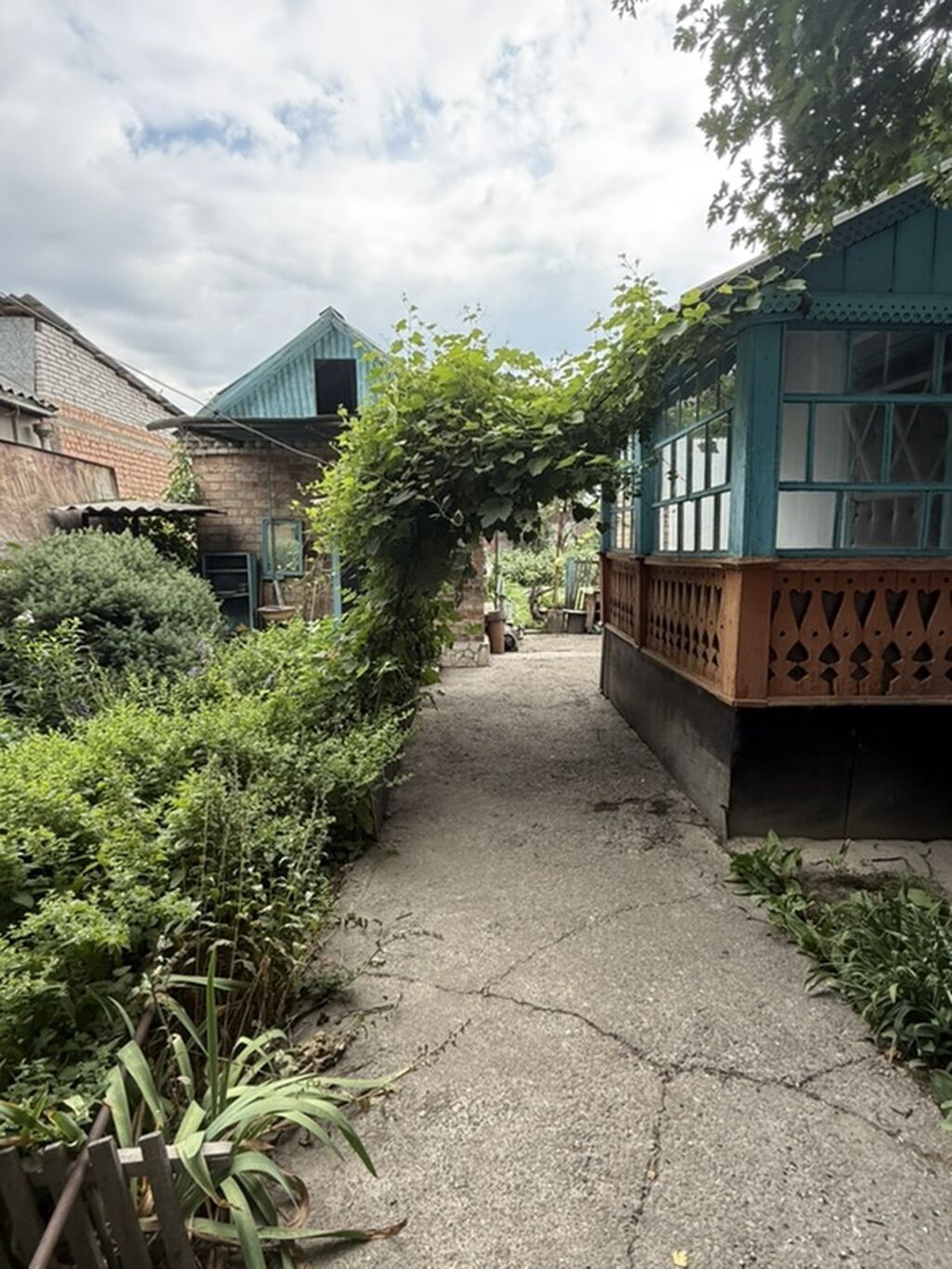 Продается Дом (5 соток) в Токмаке рапологается по М. Горького ( за