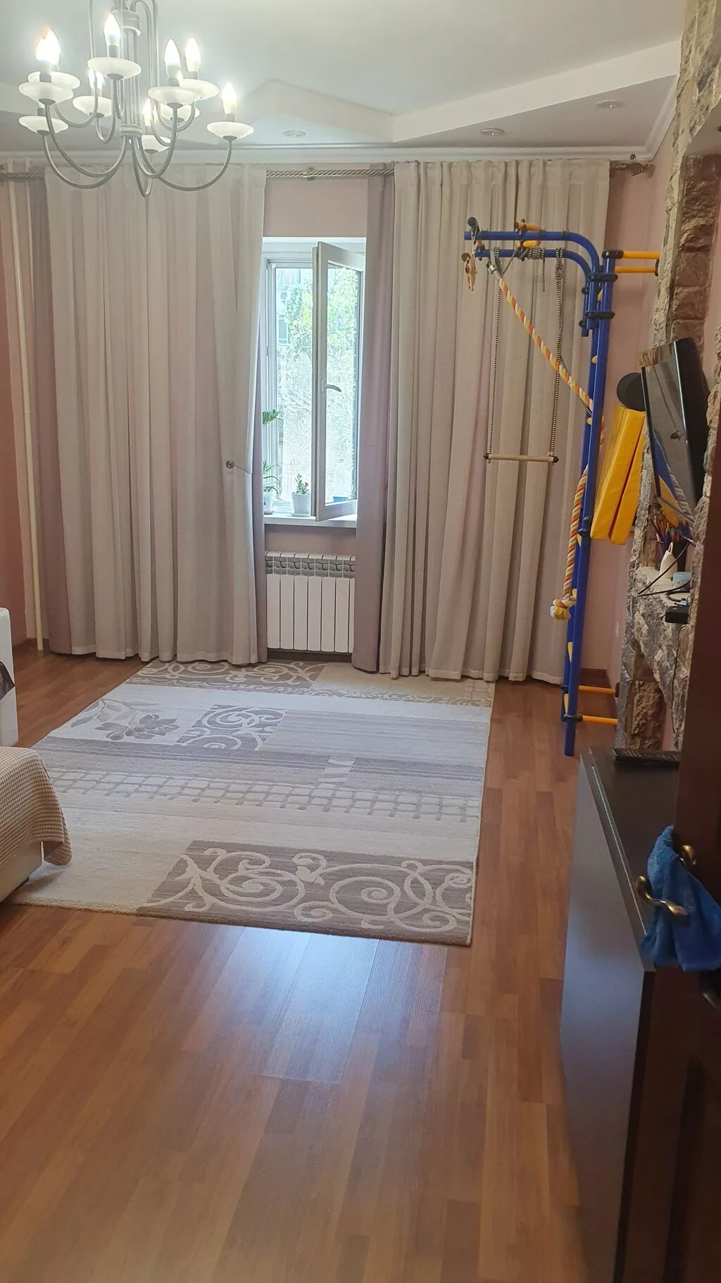 Продаётся 2-х комн.кв,м-н Аламедин-1 📌Коммуникации центральные 📌105