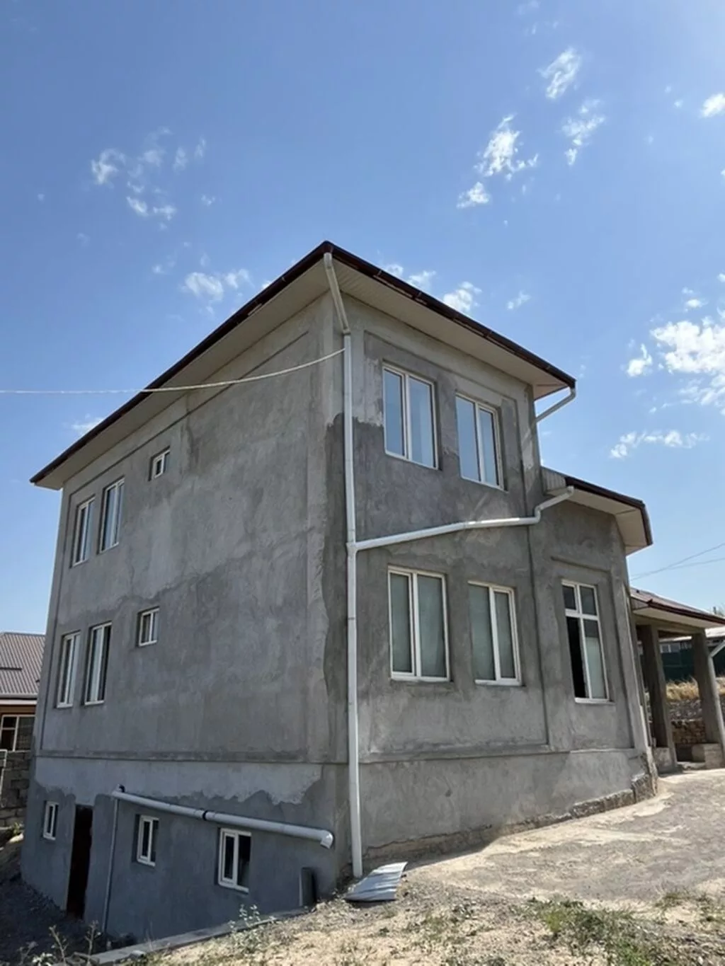 Срочно продается частный дом !! Адрес: г. ОшФуркат / Алиханова 2 /