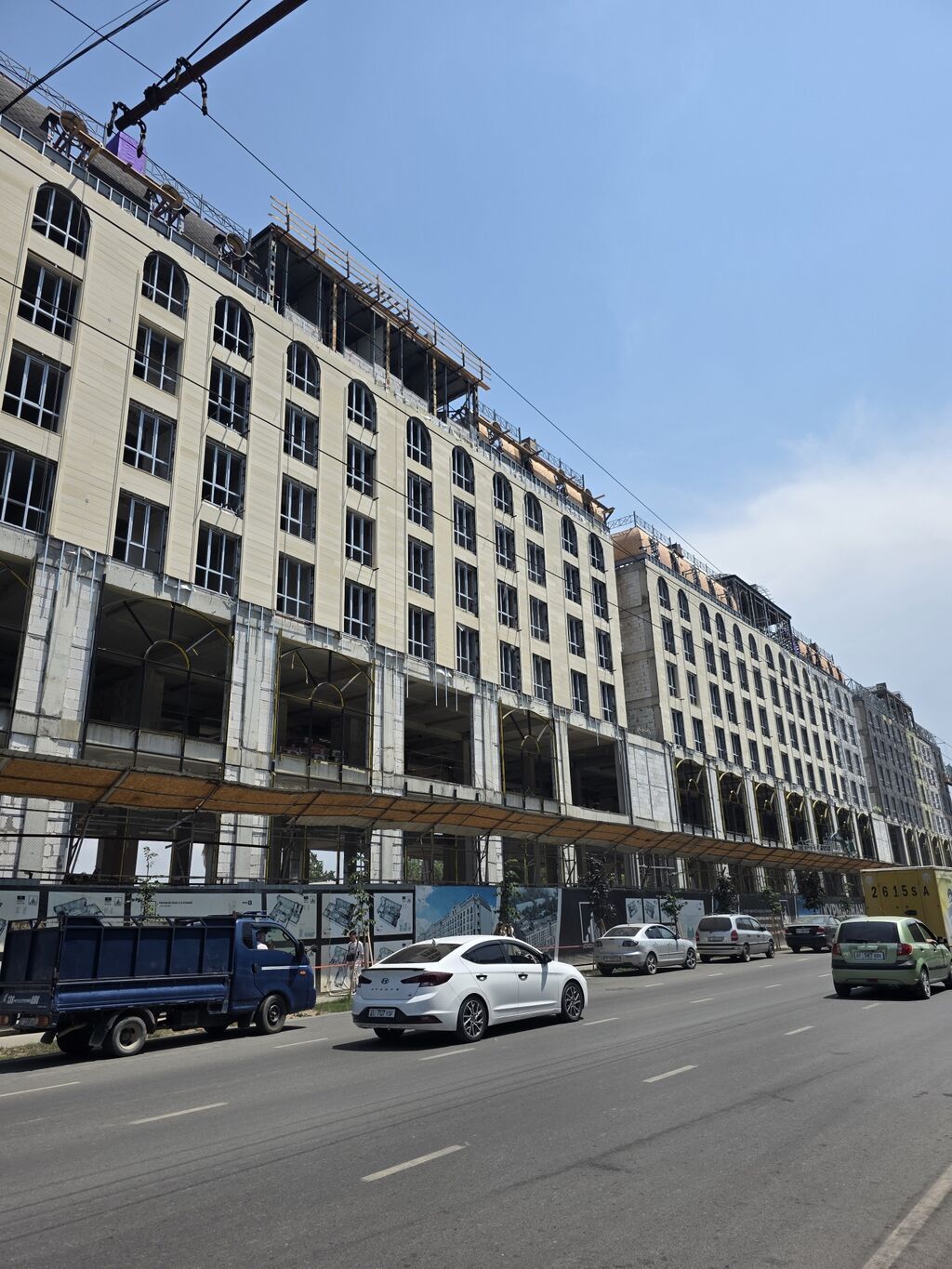 Продажа магазинов В бизнес-центре, 88 м², ПСО (под самоотделку), 1 этаж