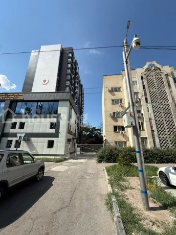 Аренда, коммерческая недвижимость: Чуйская область / Бишкек, город Бишкек, Цирк/Дворец бракосочетания - на долгий срок — за 189 236 сом
