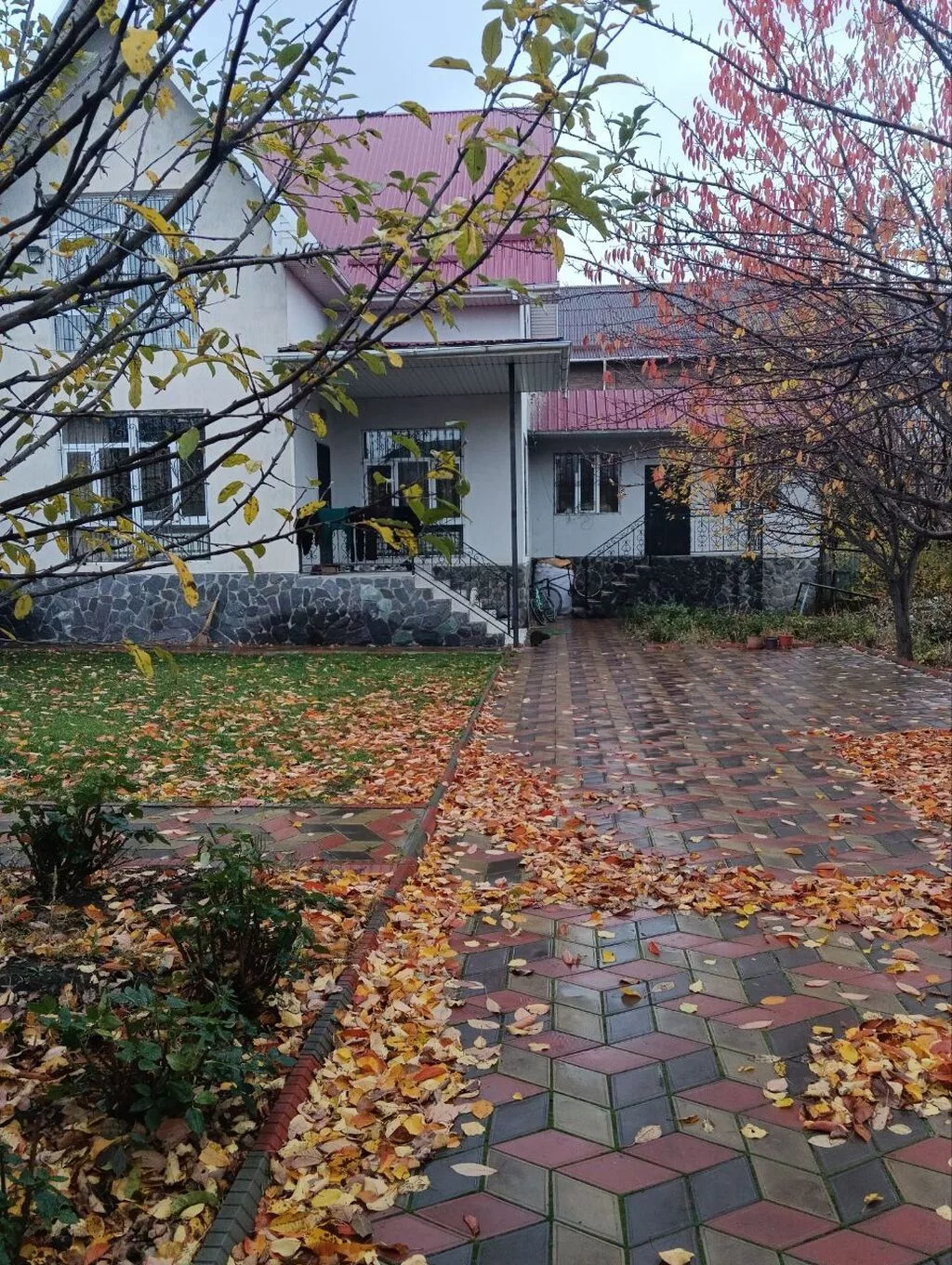 350 м², 6 комнат и более