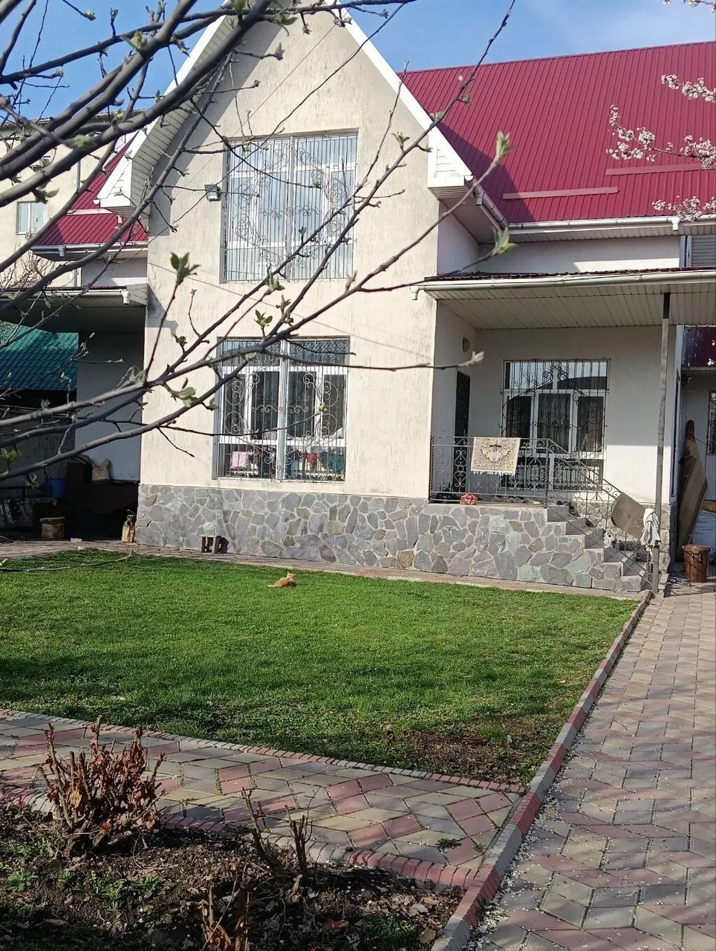 350 м², 6 комнат и более