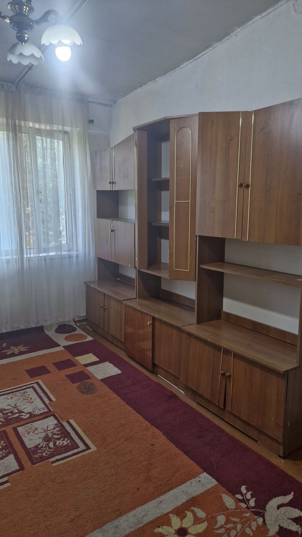 Комната с мебелью в жилом доме Описание: Сдаю комнату гостиничного