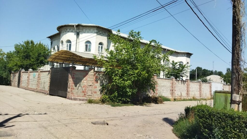 Продаю дом. Адрес: г. Бишкек, Первомайский район, ул. Тюменская, дом