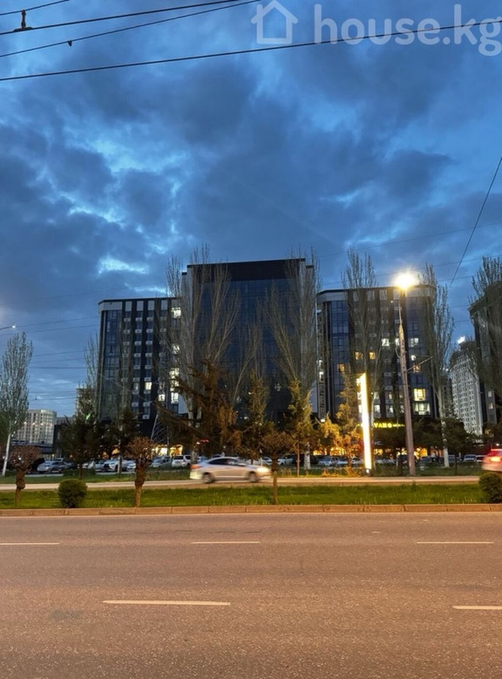 Аренда офисов, 300 м², В бизнес центре, С видом на горы, 1 линия, С отдельным сан узлом