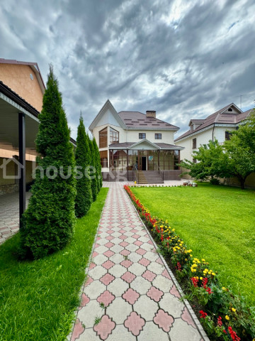 Продажа, дом, 6 и более-комн.: Чуйская область / Бишкек, город Бишкек, Джальская больница — за 78 822 000 сом