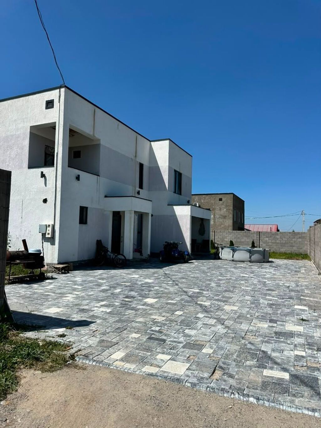 Современный двухэтажный дом в VIP-городке «Давос», село Байтик —