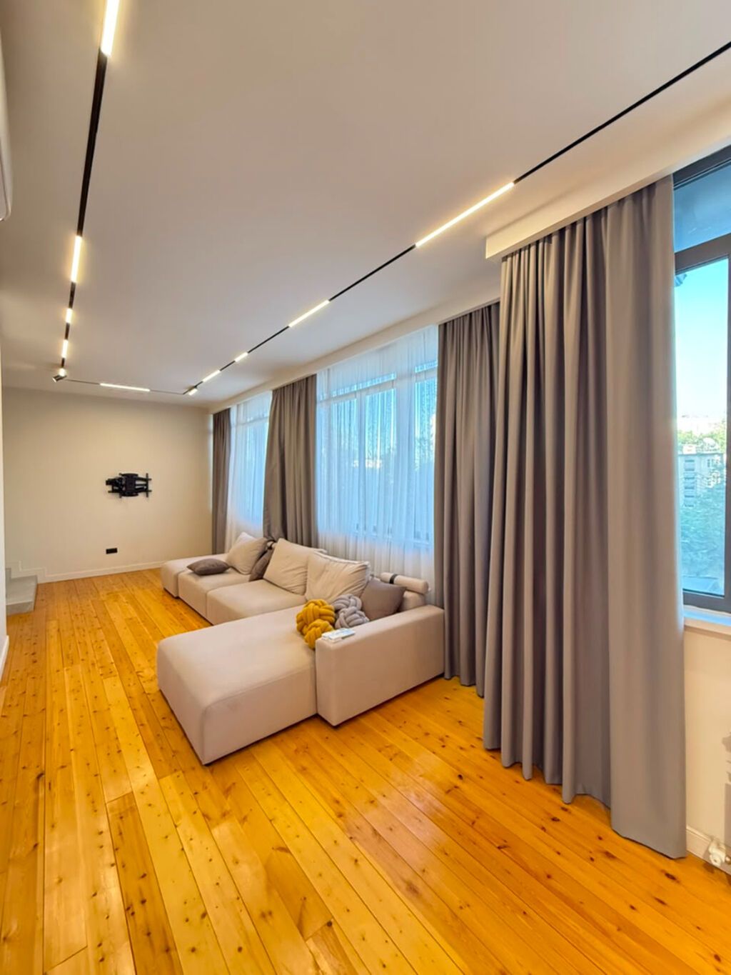 3 комнаты, 110 м², 6 мкр Элитка, 3 этаж, Евроремонт