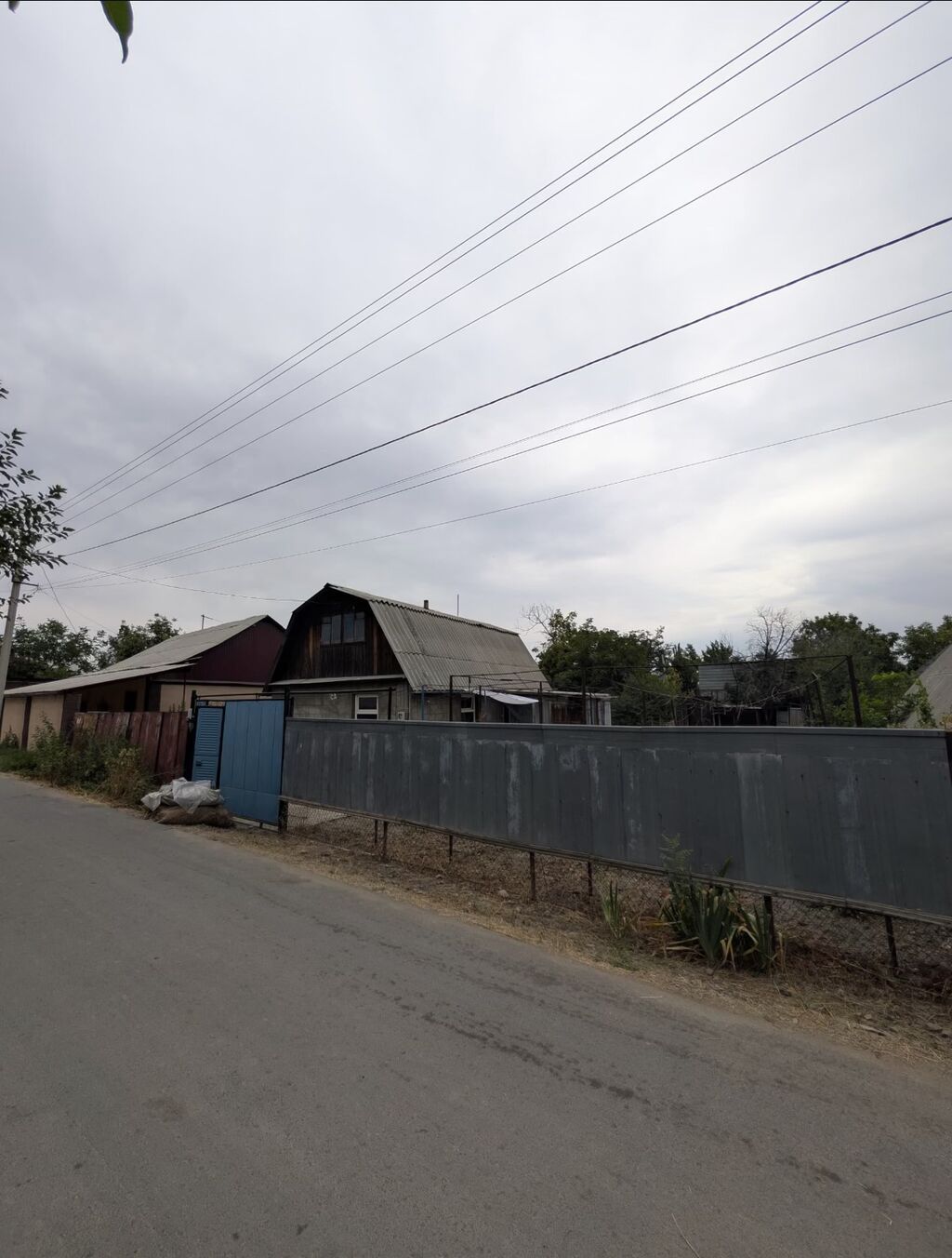 Продаю дом в с.Достук .В данное время относится к городу,Первомайский