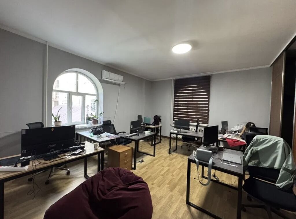 600 м², 12 комнат, Юг-2 мкр