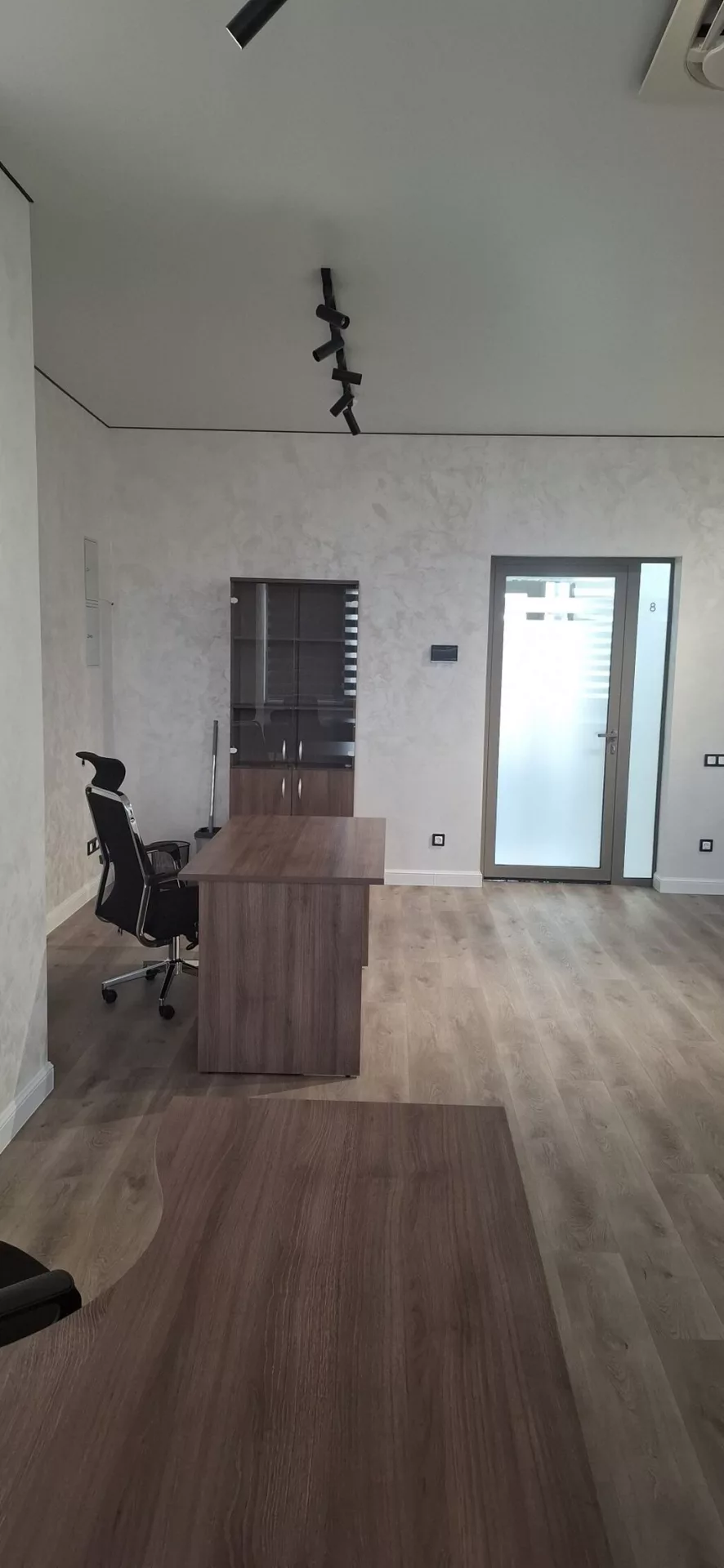 Аренда офисов, 52 м², В жилом комплексе, 1 линия, С системой безопасности