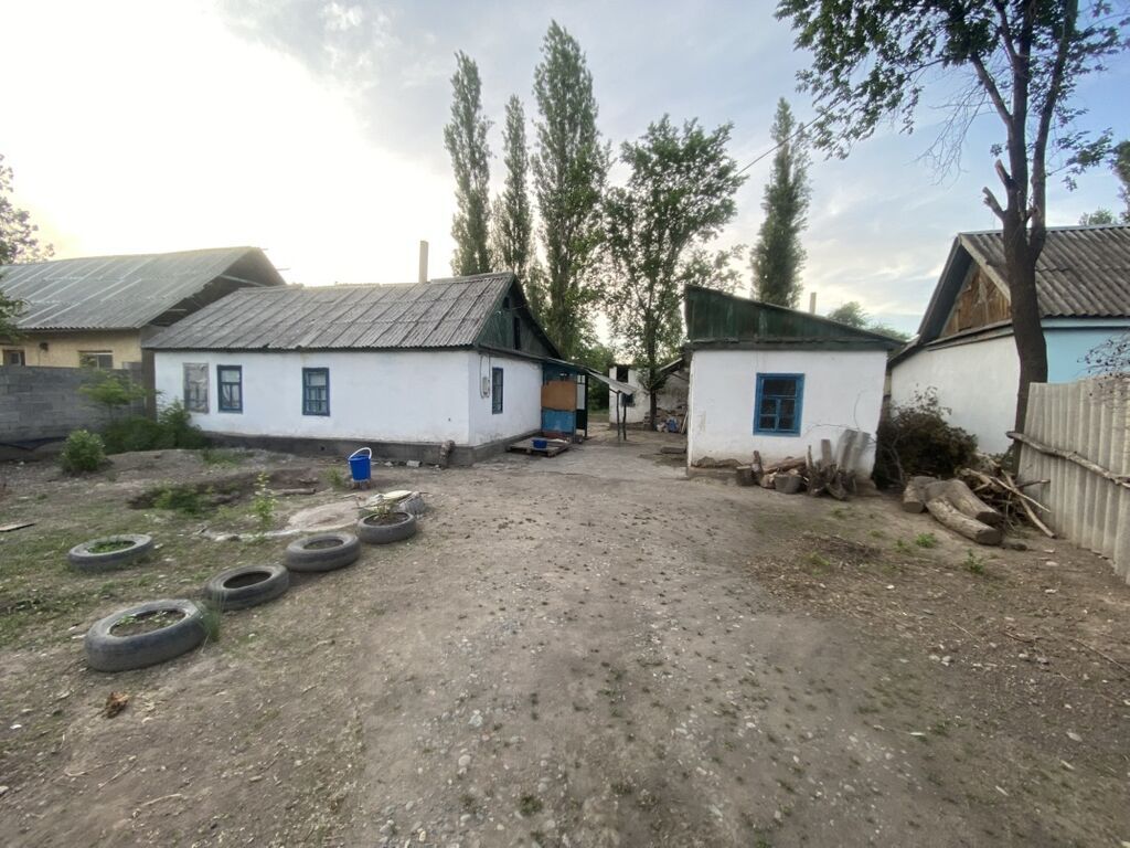 Продаётся жилой дом с приусадебным участком. 10 соток - Одноэтажные