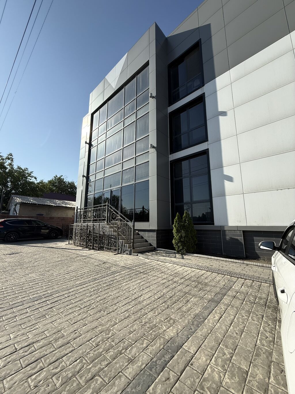 Аренда офисов, 20 м², В бизнес центре, 1 линия