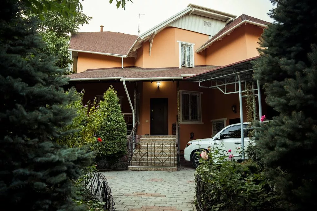 Продается дом или как участок под бизнес, строительство жк, есть