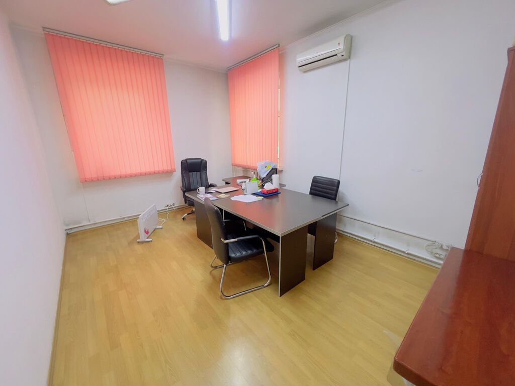 Аренда офисов, 74 м², В жилом комплексе, 1 линия, С отдельной кухней, С отдельным сан узлом