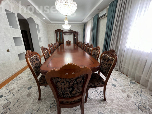 Продажа, дом, 6 и более-комн.: Чуйская область / Бишкек, город Бишкек, Ак-Ордо ж/м — за 20 145 700 сом
