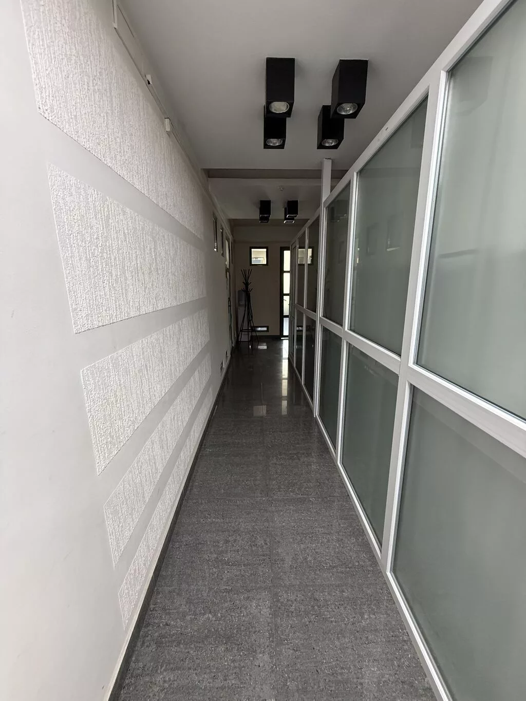 Продажа офисов 184 м², С ремонтом, 1 этаж