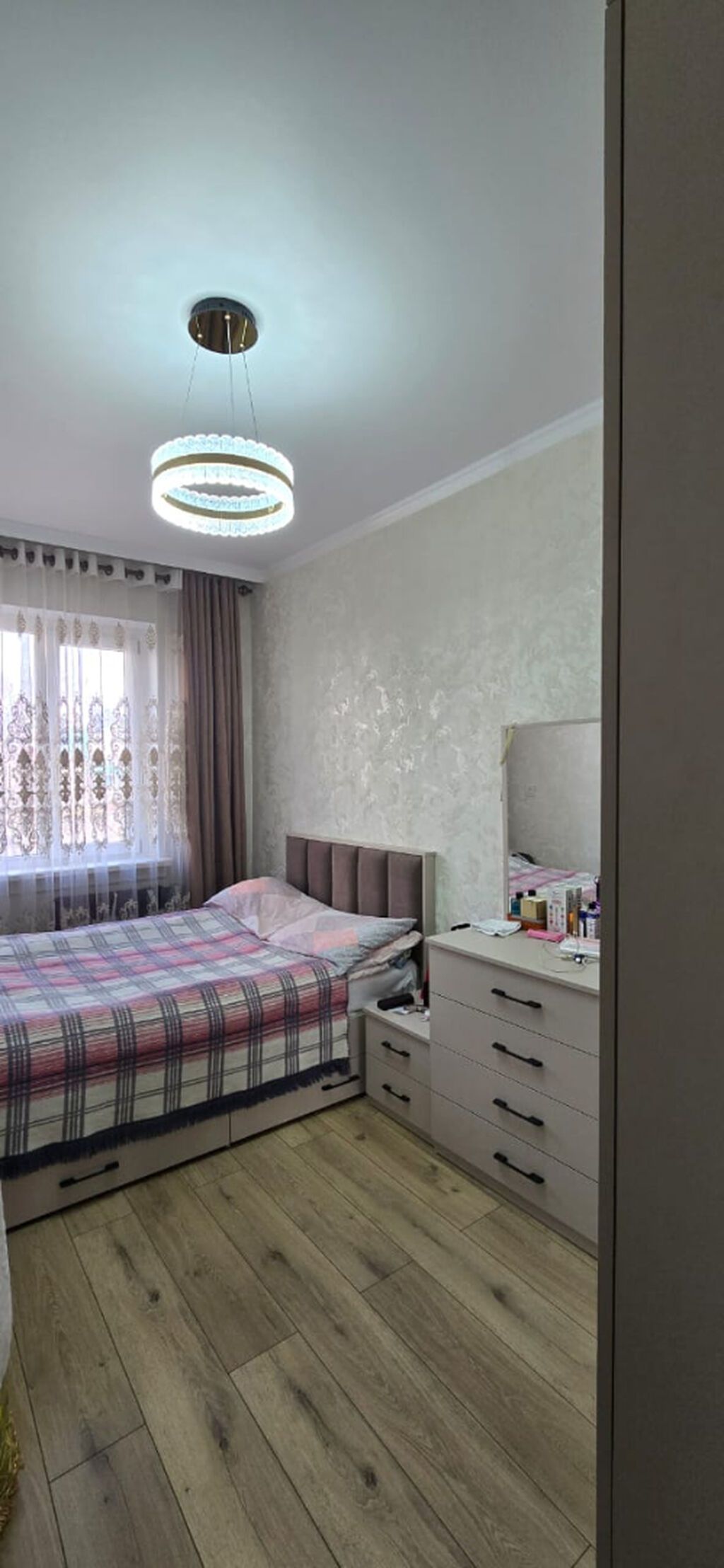 3 комнаты, 63 м², 1000 мелочей (Карпинка) 105 серия, 4 этаж, Евроремонт