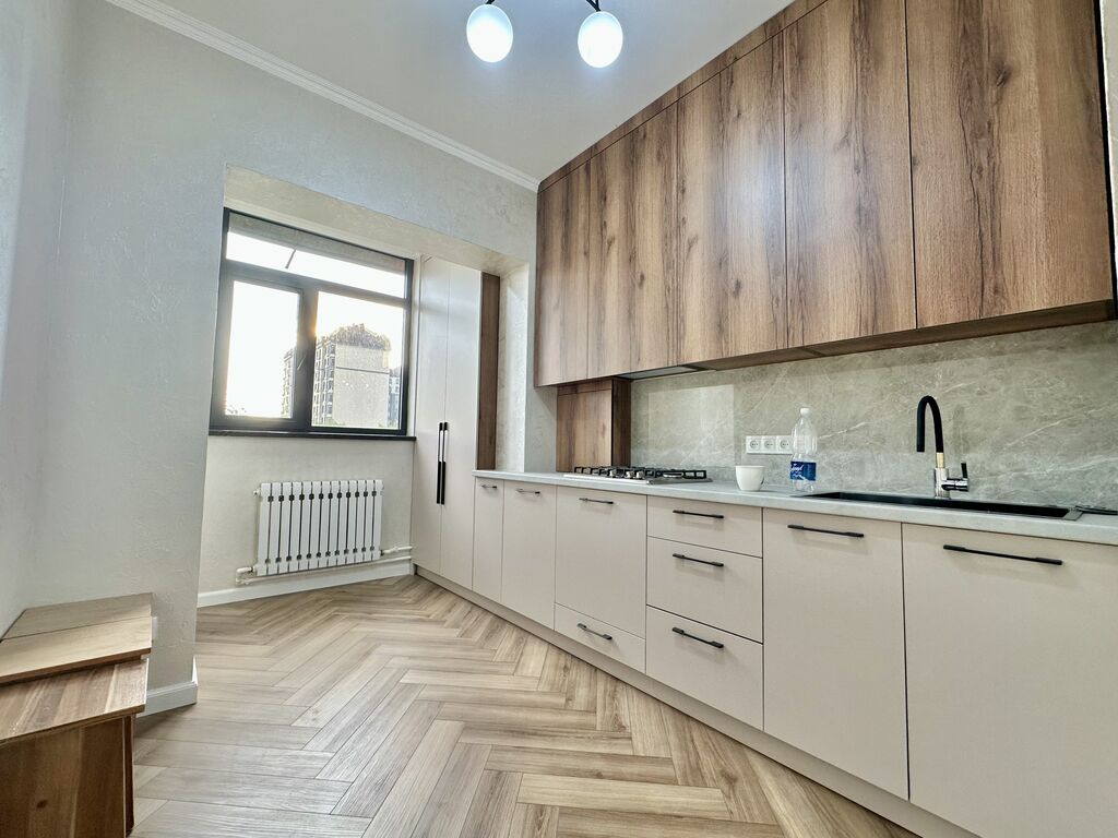 3 комнаты, 82 м², Юг-2 мкр 106 серия, 5 этаж, Евроремонт