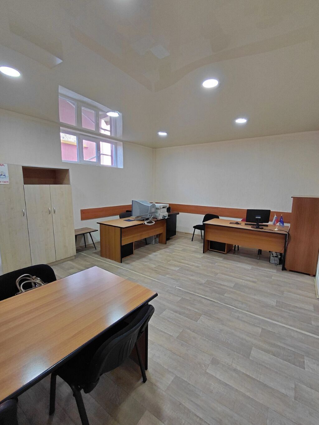 Продажа офисов 35 м², С ремонтом, С мебелью, Многоэтажное здание, Цокольный этаж этаж