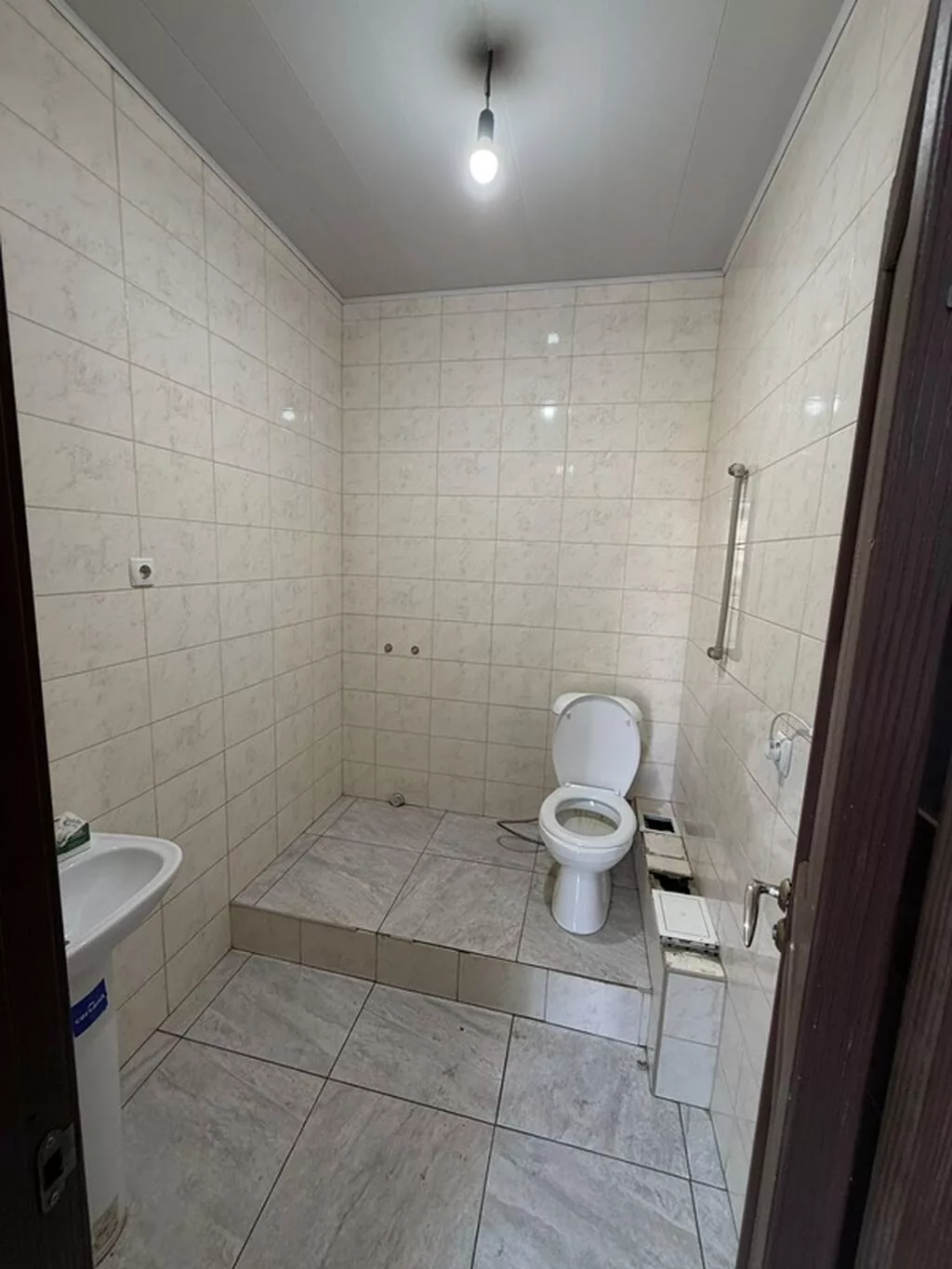 Продажа офисов 80 м², С ремонтом, С мебелью, Многоэтажное здание, 1 этаж