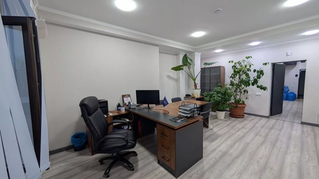 Аренда офисов, 175 м², В частном доме, 1 линия, С оборудованием, С отдельной кухней