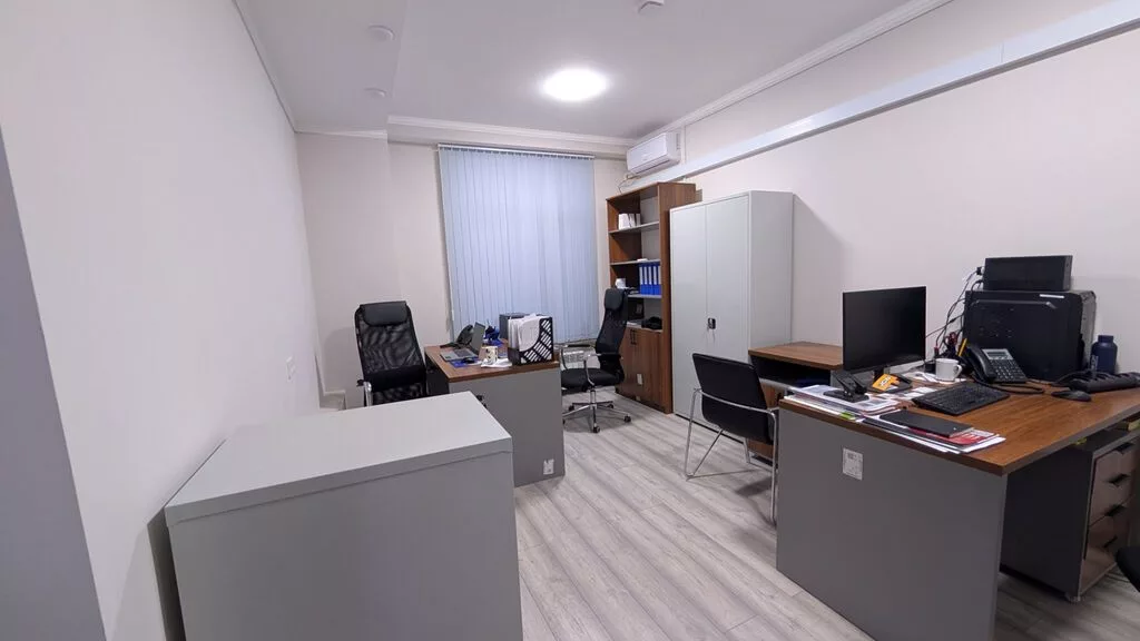 Аренда офисов, 175 м², В частном доме, 1 линия, С оборудованием, С отдельной кухней