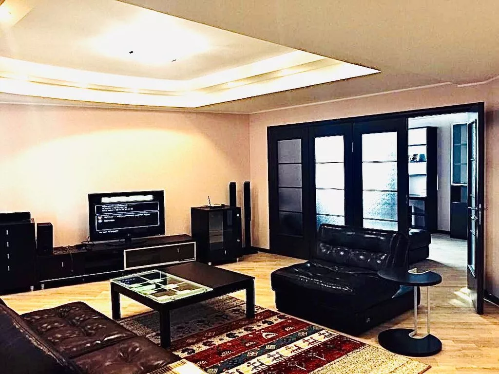 Сдается 3 к.кв, 125 м2, Манаса-Абдымамунова! 6 этаж, отличное