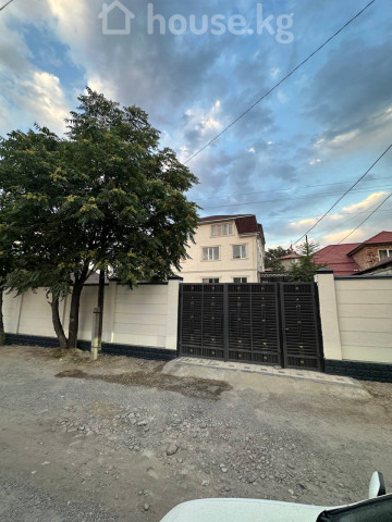 Продажа, дом, 6 и более-комн.: Чуйская область / Бишкек, город Бишкек, Рабочий Городок — за 48 169 000 сом