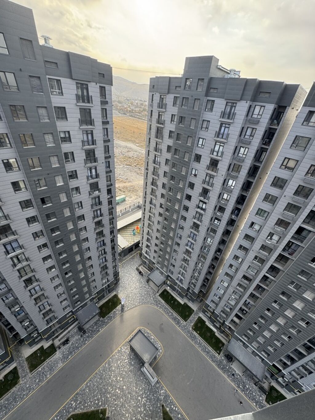 Продаю дом 5ком кухня отдельно туалет ванна внутри дома .хоз постройки