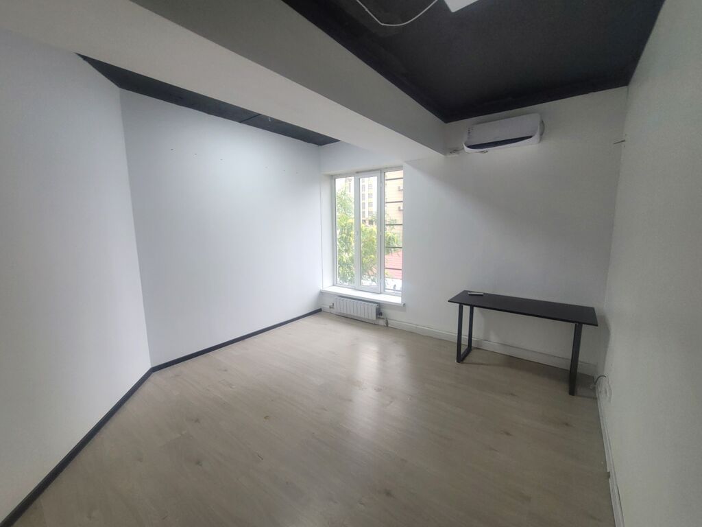 Аренда офисов, 20 м², В бизнес центре, 1 линия