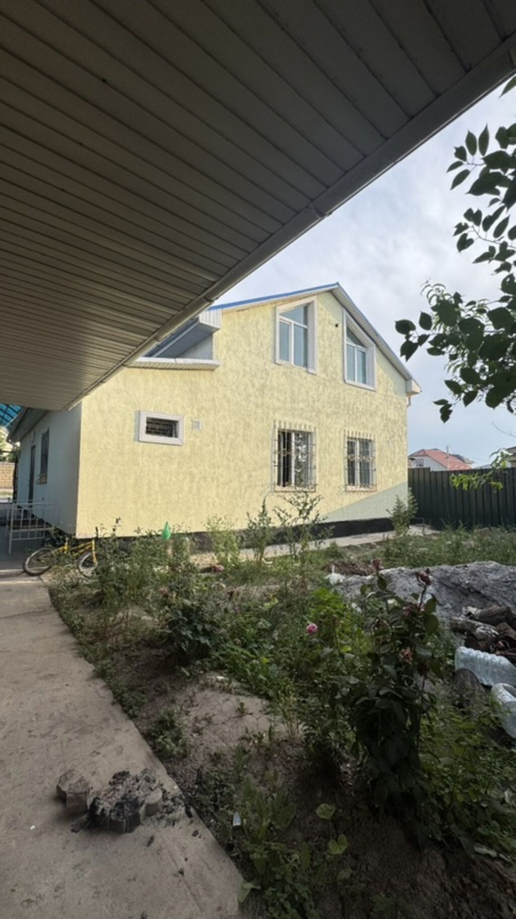 Эвразия паркка жакын Селекция достук 56 Ортомчу жок, хозаин озу