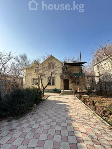 Аренда, дом, 6 и более-комн.: Чуйская область / Бишкек, город Бишкек, Золотой квадрат - на долгий срок — за 306 565 сом