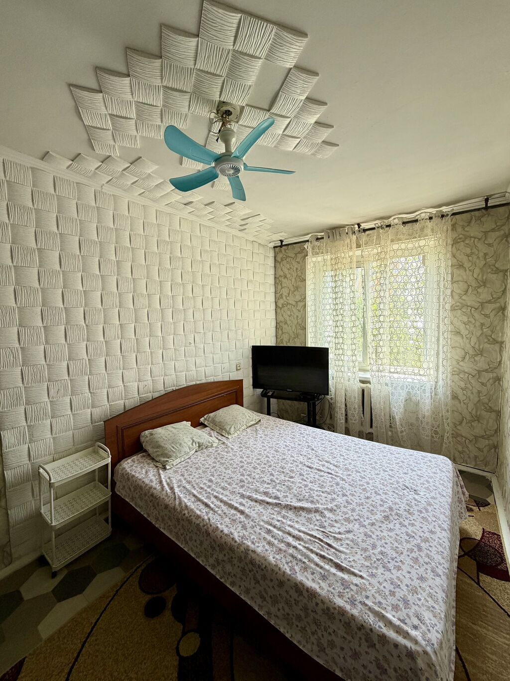 2 комнаты, 43 м², Ошский мкр., 104 серия, 4 этаж, Евроремонт