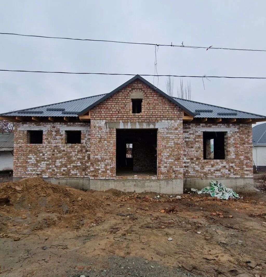 В Сокулуке продается недостроенный кирпичный дом 120 кв ПСО. Обмена