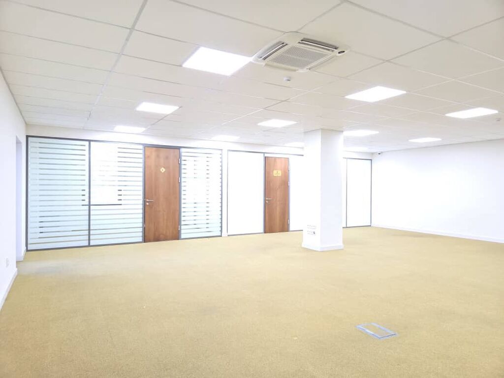 Аренда офисов, 364 м², В бизнес центре, С отдельной кухней