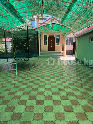Продажа, дом, 6 и более-комн.: Чуйская область / Бишкек, город Бишкек, Карагачевая роща — за 28 901 400 сом
