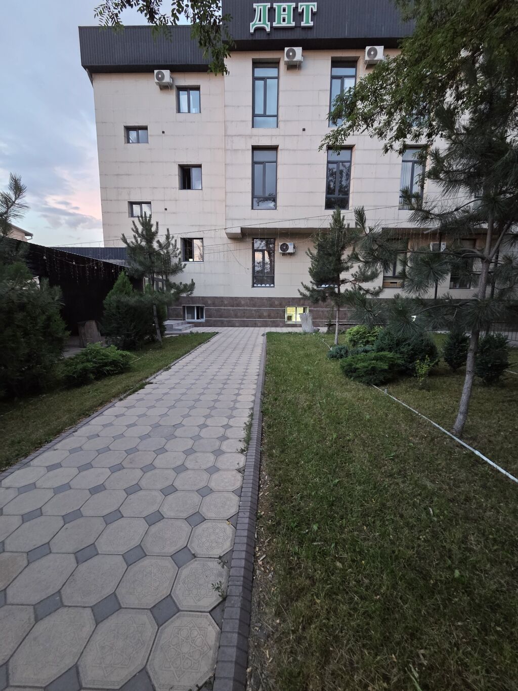 Аренда офисов, 19 м², В бизнес центре, 1 линия, С системой безопасности