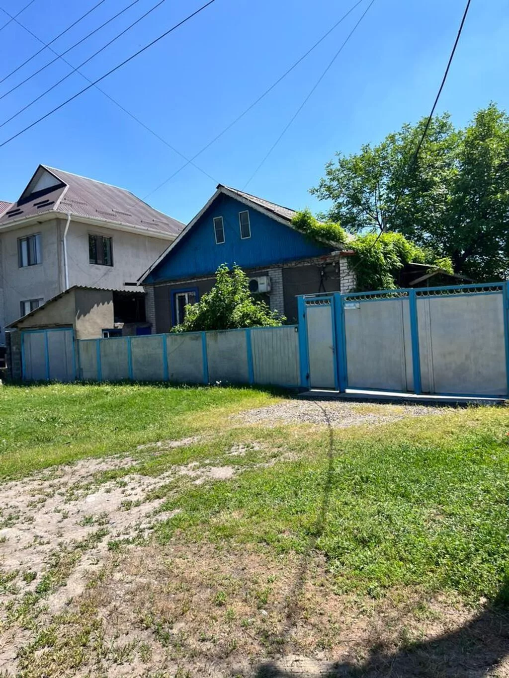 Продаётся частный дом с ухоженным участком. - Дом одноэтажный