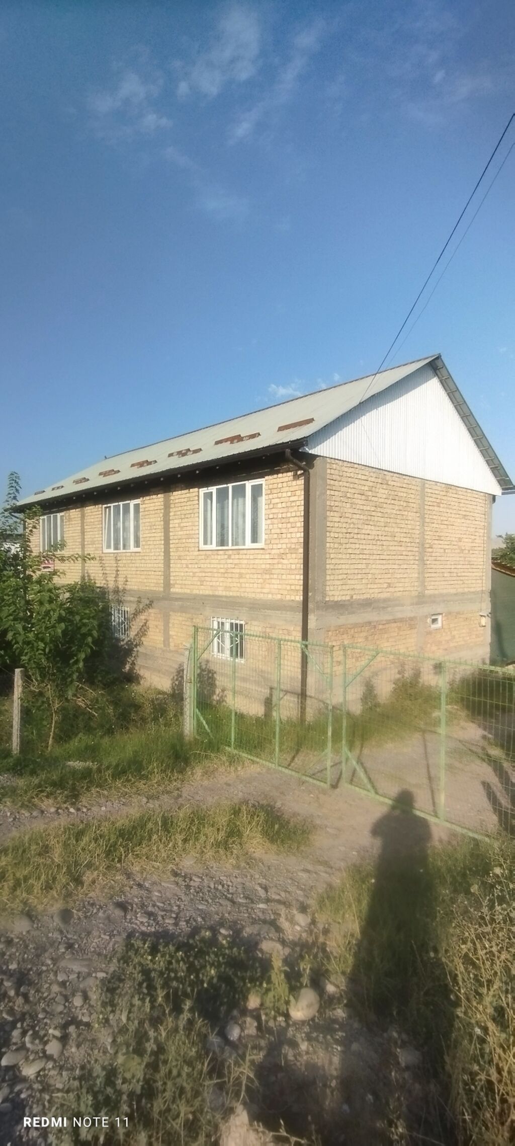 Продаётся капитальный кирпичный дом с бетонным цоколем. Основные