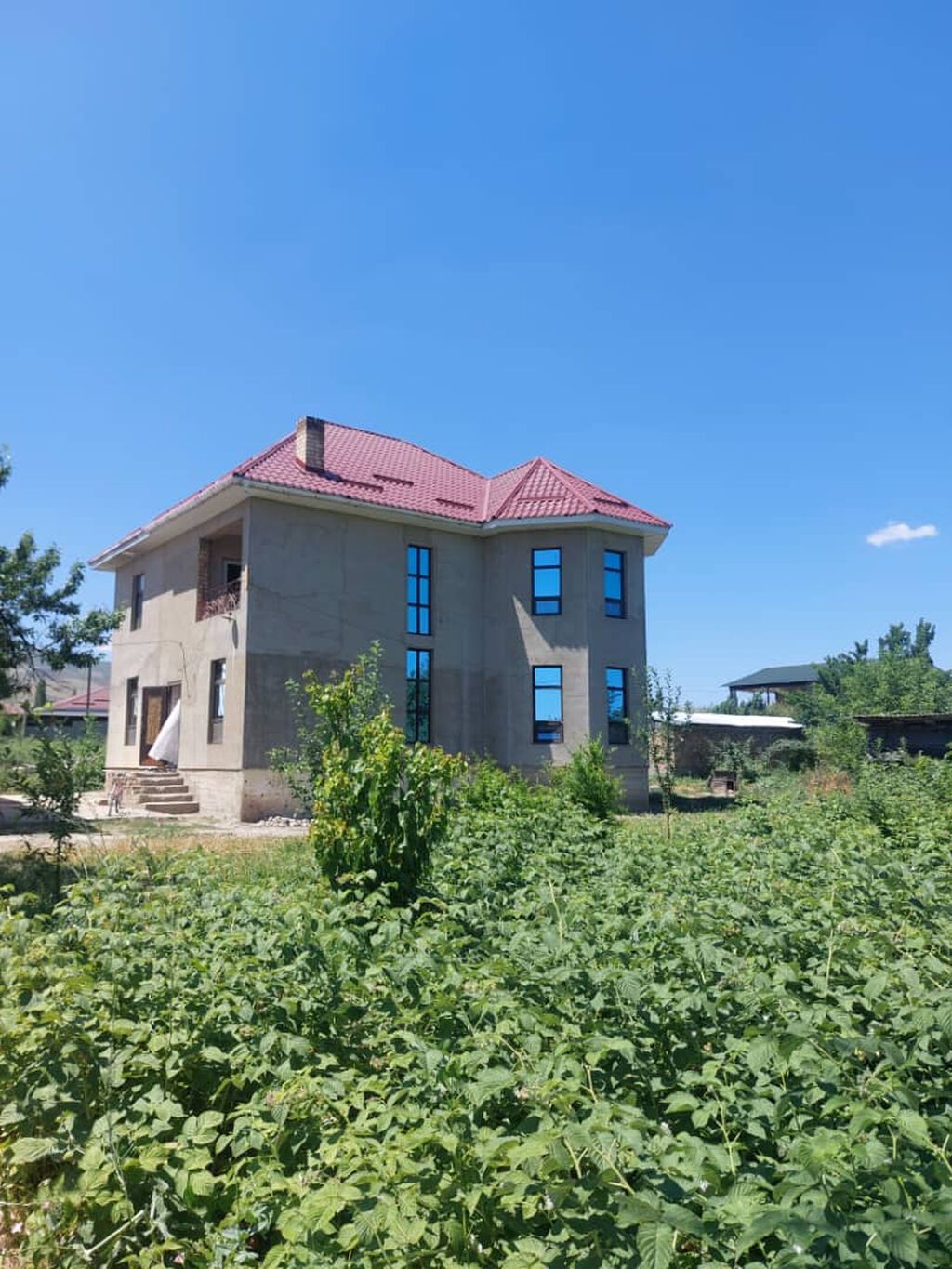 Срочно продается просторный дом с большим земельным участком Район