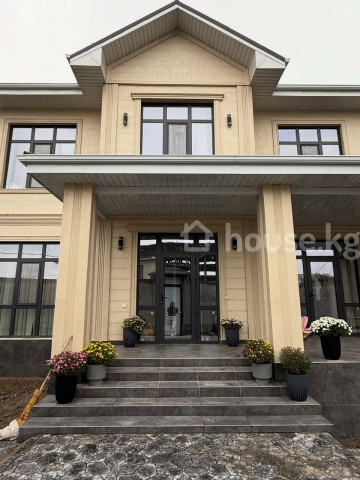 Продажа, дом, 6 и более-комн.: Чуйская область / Бишкек, город Бишкек, Киргизия 1 ж/м — за 46 422 700 сом