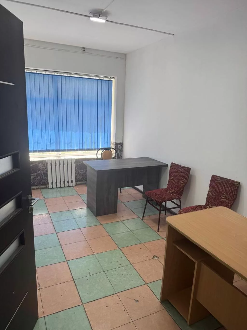 Аренда рабочего места в небольшом офисе. , 12 кв. М -18000 сом, 30 кв