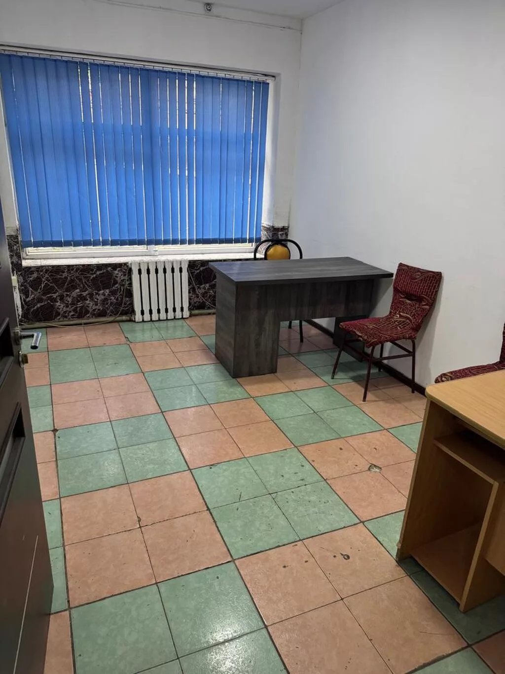 Аренда рабочего места в небольшом офисе. , 12 кв. М -18000 сом, 30 кв