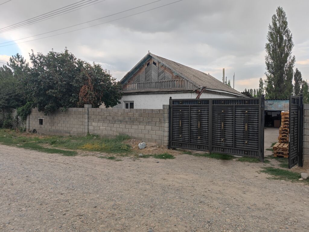Продается жилой дом в селе Кайырма аламед. район. 5 комнат участок