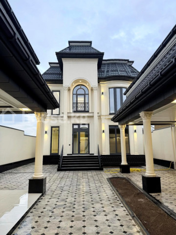 Продажа, дом, 6 и более-комн.: Чуйская область / Бишкек, город Бишкек, Арча-Бешик ж/м — за 38 539 600 сом