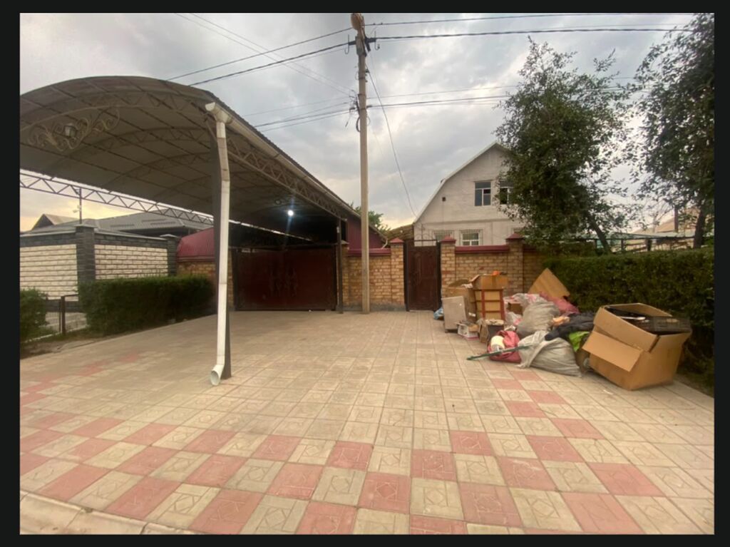 🏙️ Продаётся: Дом (4 комнаты) Площадь: 130 м² (участок 4 сотки) 📍