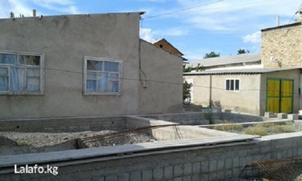 Продается дом в г. Балыкчы. Участок 5 соток, есть все хоз постройки