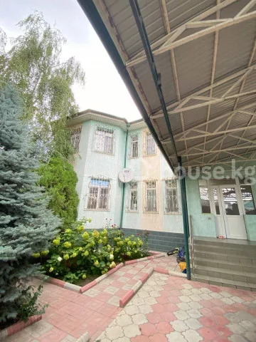 Аренда, дом, 6 и более-комн.: Чуйская область / Бишкек, город Бишкек, Ден Сяопина - Фучика - на долгий срок — за 262 800 сом